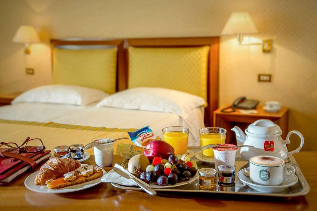 9Hotel Cesari Ρώμη Δωμάτιο φωτογραφία